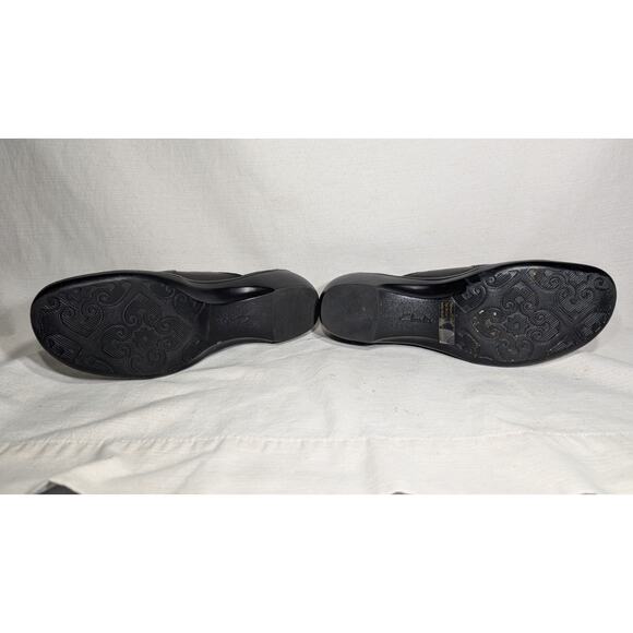 Clarks Womens Black Leather Slip On Mules Clogs 7M Comfort Shoes Lagenlook Boho - Picture 5 of 7
